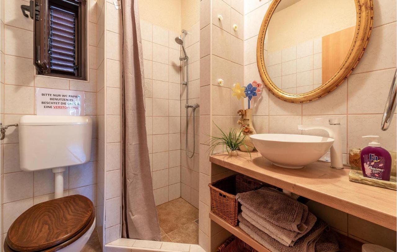 Cozy Home In Vrsi With Wifi Buitenkant foto
