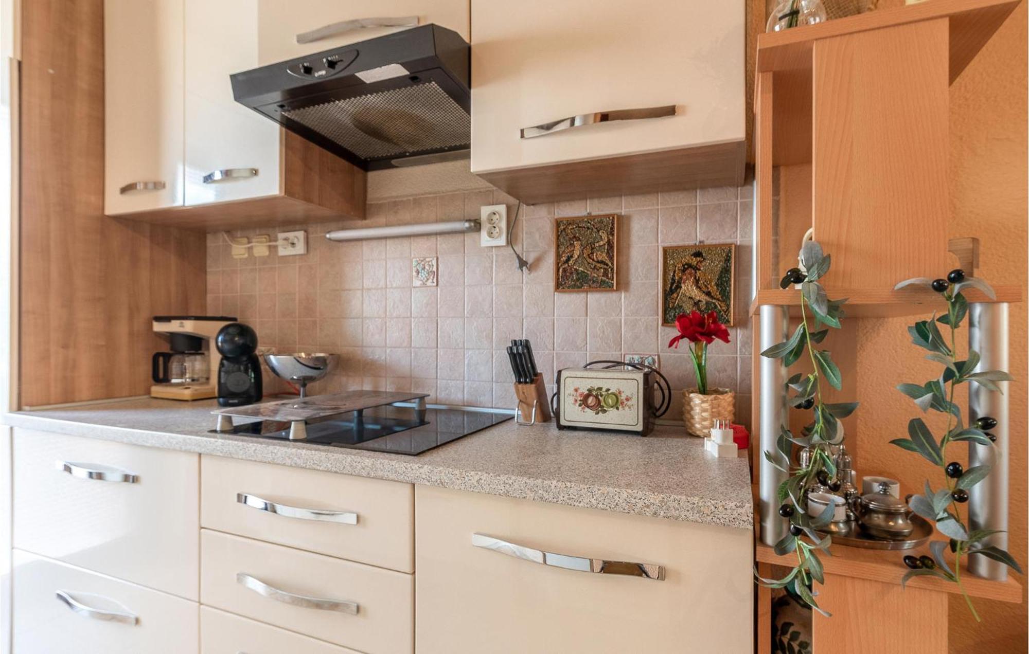 Cozy Home In Vrsi With Wifi Buitenkant foto